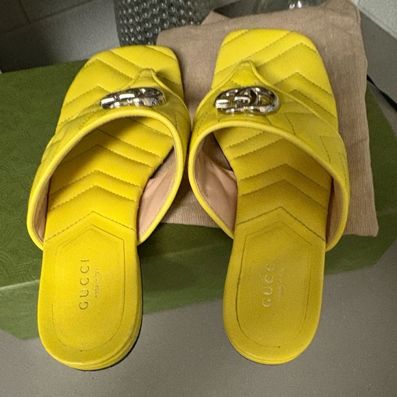 GUCCI Nappa Double G Marmont Thong Sandals - Picture 6 of 10